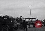 Standbild italienische Kriegsgefangene Neapel Italien, 1945, aus Sekunde 31 historischem Filmmaterial Videoclip 65675037883