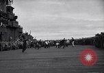 Standbild italienische Kriegsgefangene Neapel Italien, 1945, aus Sekunde 10 historischem Filmmaterial Videoclip 65675037884