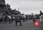 Standbild italienische Kriegsgefangene Neapel Italien, 1945, aus Sekunde 20 historischem Filmmaterial Videoclip 65675037884