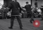 Standbild italienische Kriegsgefangene Neapel Italien, 1945, aus Sekunde 25 historischem Filmmaterial Videoclip 65675037884