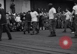 Standbild italienische Kriegsgefangene Neapel Italien, 1945, aus Sekunde 26 historischem Filmmaterial Videoclip 65675037884