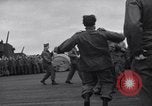 Standbild italienische Kriegsgefangene Neapel Italien, 1945, aus Sekunde 47 historischem Filmmaterial Videoclip 65675037884