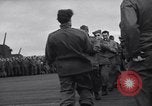 Standbild italienische Kriegsgefangene Neapel Italien, 1945, aus Sekunde 48 historischem Filmmaterial Videoclip 65675037884