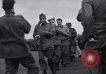 Standbild italienische Kriegsgefangene Neapel Italien, 1945, aus Sekunde 49 historischem Filmmaterial Videoclip 65675037884
