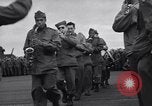 Standbild italienische Kriegsgefangene Neapel Italien, 1945, aus Sekunde 50 historischem Filmmaterial Videoclip 65675037884