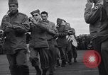 Standbild italienische Kriegsgefangene Neapel Italien, 1945, aus Sekunde 51 historischem Filmmaterial Videoclip 65675037884