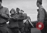 Standbild italienische Kriegsgefangene Neapel Italien, 1945, aus Sekunde 54 historischem Filmmaterial Videoclip 65675037884