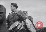 Standbild italienische Kriegsgefangene Neapel Italien, 1945, aus Sekunde 57 historischem Filmmaterial Videoclip 65675037884