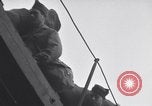 Standbild italienische Kriegsgefangene Neapel Italien, 1945, aus Sekunde 13 historischem Filmmaterial Videoclip 65675037885