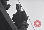 Standbild italienische Kriegsgefangene Neapel Italien, 1945, aus Sekunde 16 historischem Filmmaterial Videoclip 65675037885