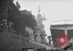 Standbild italienische Kriegsgefangene Neapel Italien, 1945, aus Sekunde 38 historischem Filmmaterial Videoclip 65675037885