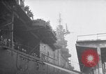 Standbild italienische Kriegsgefangene Neapel Italien, 1945, aus Sekunde 39 historischem Filmmaterial Videoclip 65675037885