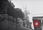 Standbild italienische Kriegsgefangene Neapel Italien, 1945, aus Sekunde 41 historischem Filmmaterial Videoclip 65675037885