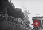 Standbild italienische Kriegsgefangene Neapel Italien, 1945, aus Sekunde 42 historischem Filmmaterial Videoclip 65675037885