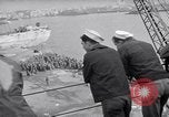 Standbild italienische Kriegsgefangene Neapel Italien, 1945, aus Sekunde 49 historischem Filmmaterial Videoclip 65675037885