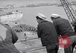 Standbild italienische Kriegsgefangene Neapel Italien, 1945, aus Sekunde 57 historischem Filmmaterial Videoclip 65675037885