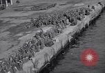 Standbild italienische Kriegsgefangene Neapel Italien, 1945, aus Sekunde 58 historischem Filmmaterial Videoclip 65675037885