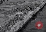 Standbild italienische Kriegsgefangene Neapel Italien, 1945, aus Sekunde 62 historischem Filmmaterial Videoclip 65675037885