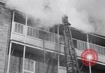 Image les pompiers Montréal Québec Canada, 1941, de la seconde 17 séquences d'archives historiques vidéo 65675037923