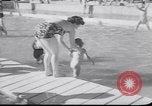 Immagine di I nuotatori francese Francia, 1949, secondo 14 filmato di repertorio 65675037930