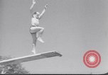 Immagine di I nuotatori francese Francia, 1949, secondo 22 filmato di repertorio 65675037930