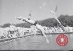 Immagine di I nuotatori francese Francia, 1949, secondo 34 filmato di repertorio 65675037930