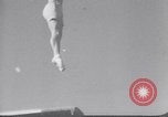 Immagine di I nuotatori francese Francia, 1949, secondo 38 filmato di repertorio 65675037930