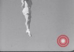 Immagine di I nuotatori francese Francia, 1949, secondo 40 filmato di repertorio 65675037930