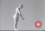Immagine di I nuotatori francese Francia, 1949, secondo 42 filmato di repertorio 65675037930