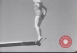 Immagine di I nuotatori francese Francia, 1949, secondo 56 filmato di repertorio 65675037930