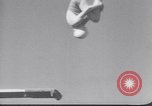 Immagine di I nuotatori francese Francia, 1949, secondo 57 filmato di repertorio 65675037930