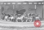 Immagine di Gli scimpanzé facendo trucchi Saint Louis Missouri USA, 1949, secondo 36 filmato di repertorio 65675037932