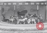 Immagine di Gli scimpanzé facendo trucchi Saint Louis Missouri USA, 1949, secondo 38 filmato di repertorio 65675037932
