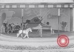 Immagine di Gli scimpanzé facendo trucchi Saint Louis Missouri USA, 1949, secondo 59 filmato di repertorio 65675037932