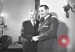 Image congressistes y compris Lyndon Baines Johnson Washington DC USA, 1948, de la seconde 21 séquences d'archives historiques vidéo 65675037947