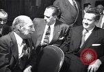 Image congressistes y compris Lyndon Baines Johnson Washington DC USA, 1948, de la seconde 26 séquences d'archives historiques vidéo 65675037947