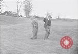 Standbild Mann und Frau mit zwei Hunden United States USA, 1948, aus Sekunde 8 historischem Filmmaterial Videoclip 65675037951