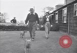 Standbild Mann und Frau mit zwei Hunden United States USA, 1948, aus Sekunde 14 historischem Filmmaterial Videoclip 65675037951