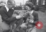 Standbild Mann und Frau mit zwei Hunden United States USA, 1948, aus Sekunde 21 historischem Filmmaterial Videoclip 65675037951