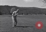 Immagine di Il Duca di Windsor gioca a golf White Sulphur Springs West Virginia USA, 1948, secondo 12 filmato di repertorio 65675037952