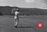 Immagine di Il Duca di Windsor gioca a golf White Sulphur Springs West Virginia USA, 1948, secondo 15 filmato di repertorio 65675037952