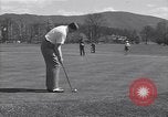 Immagine di Il Duca di Windsor gioca a golf White Sulphur Springs West Virginia USA, 1948, secondo 30 filmato di repertorio 65675037952