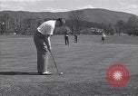 Immagine di Il Duca di Windsor gioca a golf White Sulphur Springs West Virginia USA, 1948, secondo 31 filmato di repertorio 65675037952