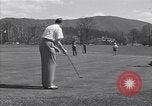 Immagine di Il Duca di Windsor gioca a golf White Sulphur Springs West Virginia USA, 1948, secondo 36 filmato di repertorio 65675037952