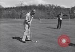 Immagine di Il Duca di Windsor gioca a golf White Sulphur Springs West Virginia USA, 1948, secondo 41 filmato di repertorio 65675037952