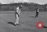 Immagine di Il Duca di Windsor gioca a golf White Sulphur Springs West Virginia USA, 1948, secondo 42 filmato di repertorio 65675037952