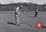 Immagine di Il Duca di Windsor gioca a golf White Sulphur Springs West Virginia USA, 1948, secondo 43 filmato di repertorio 65675037952