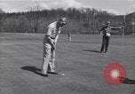 Immagine di Il Duca di Windsor gioca a golf White Sulphur Springs West Virginia USA, 1948, secondo 44 filmato di repertorio 65675037952