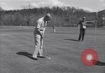 Immagine di Il Duca di Windsor gioca a golf White Sulphur Springs West Virginia USA, 1948, secondo 45 filmato di repertorio 65675037952