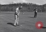 Immagine di Il Duca di Windsor gioca a golf White Sulphur Springs West Virginia USA, 1948, secondo 46 filmato di repertorio 65675037952